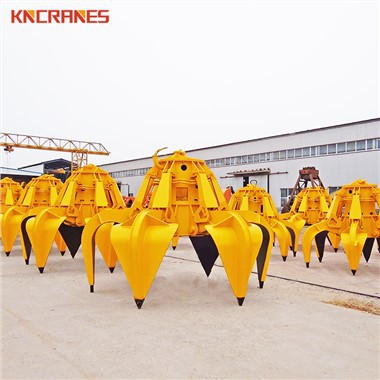 Greifen Sie für den Umgang mit Schrott